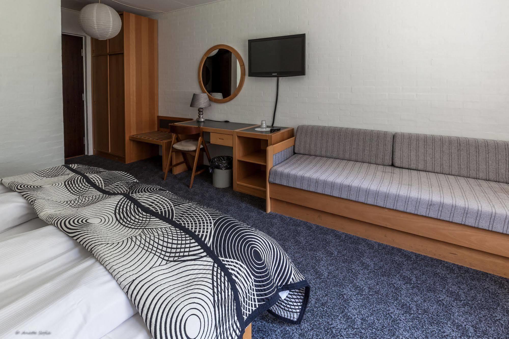 Sdr. Omme Kro & Hotel Экстерьер фото