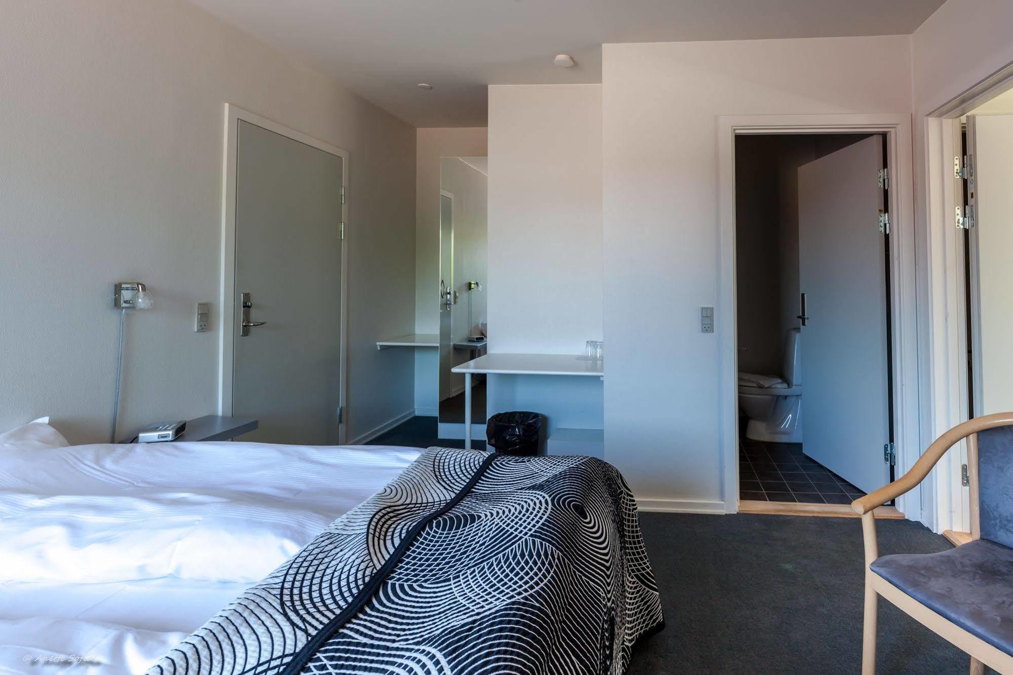 Sdr. Omme Kro & Hotel Экстерьер фото